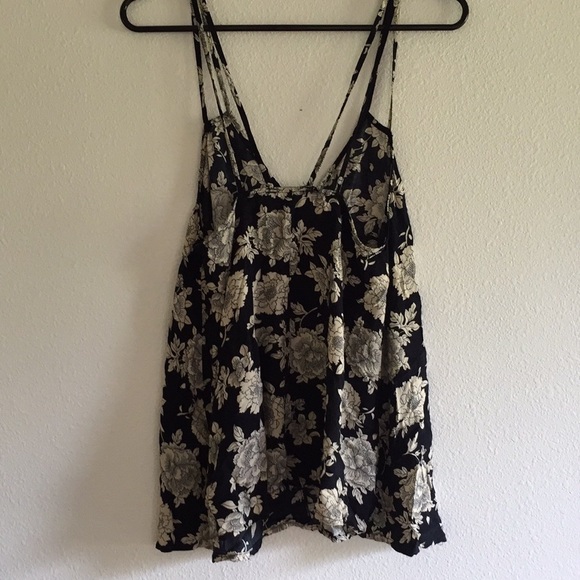 Brandy Melville Double strap tank top - Picture 2 of 6